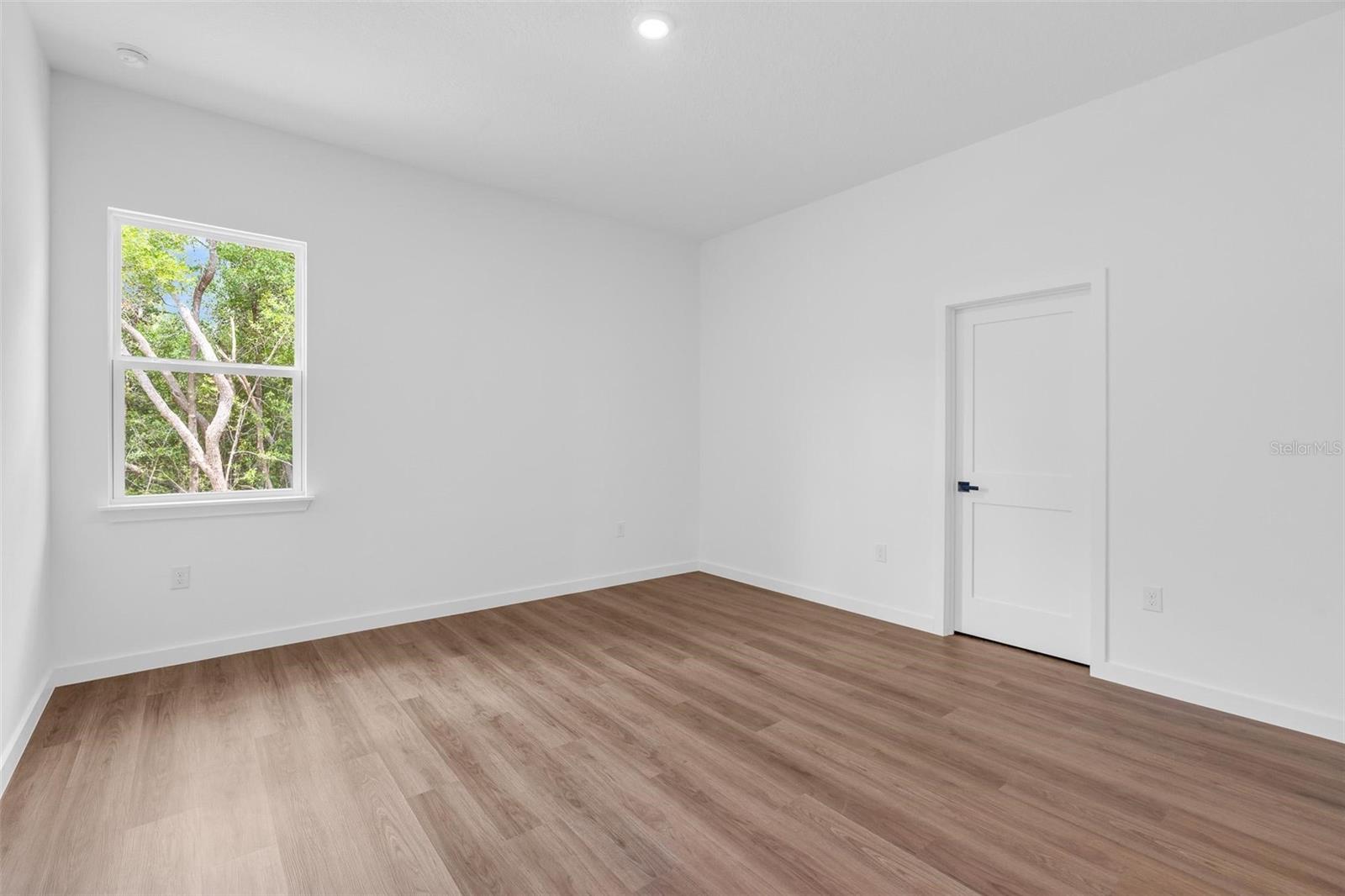 Listing photo id 26 for 9651 Pineview Way