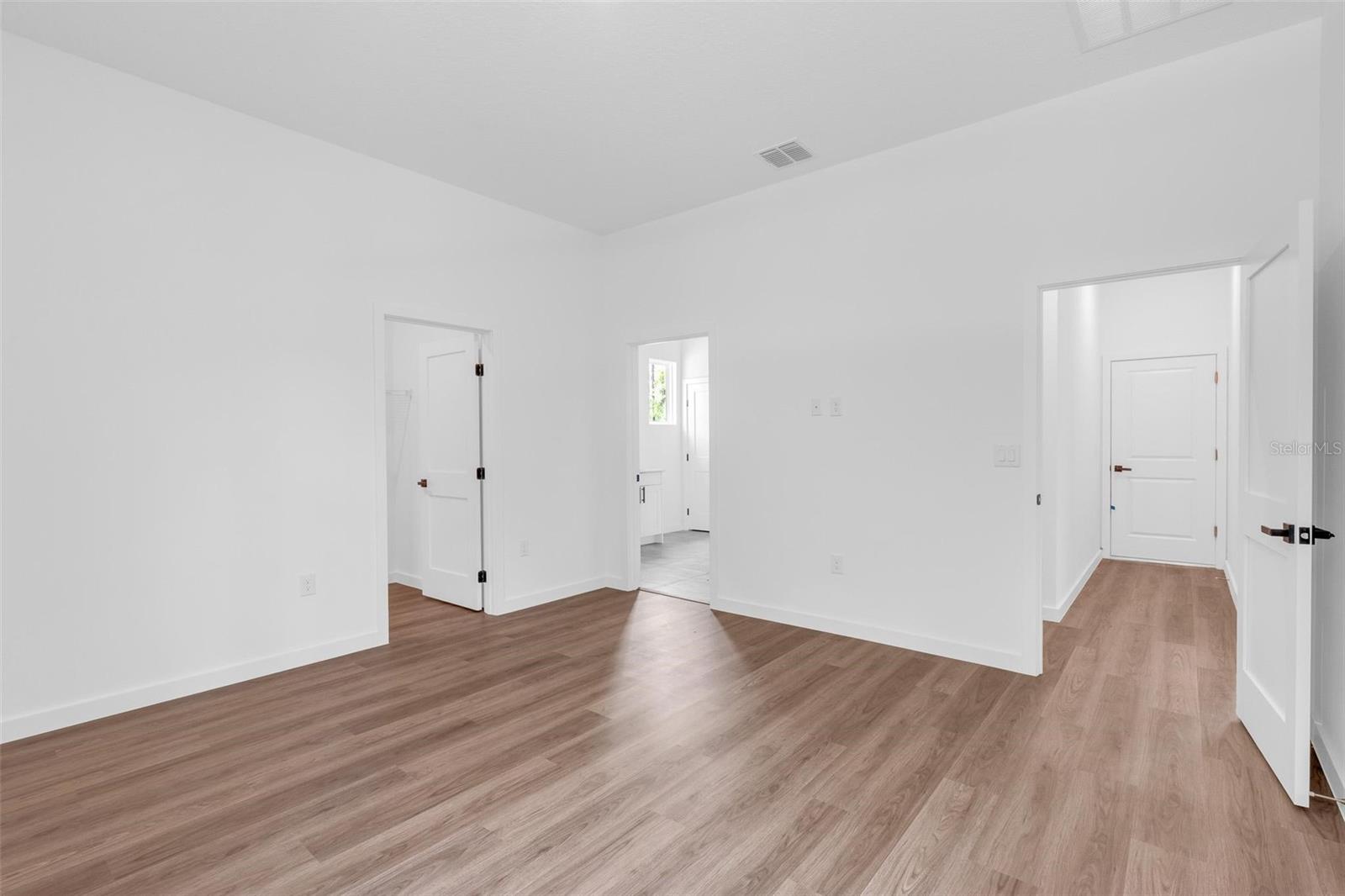 Listing photo id 27 for 9651 Pineview Way