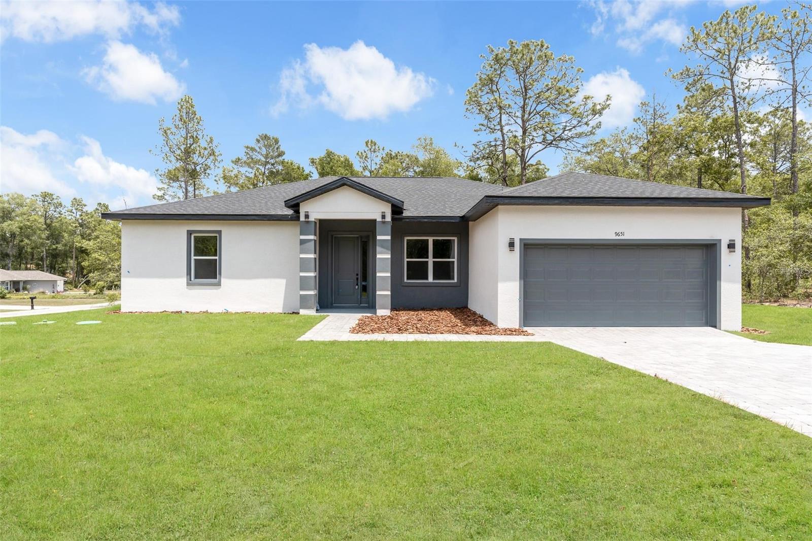 Listing photo id 1 for 9651 Pineview Way