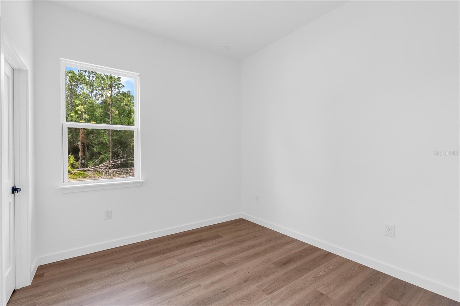 Listing photo id 28 for 9651 Pineview Way