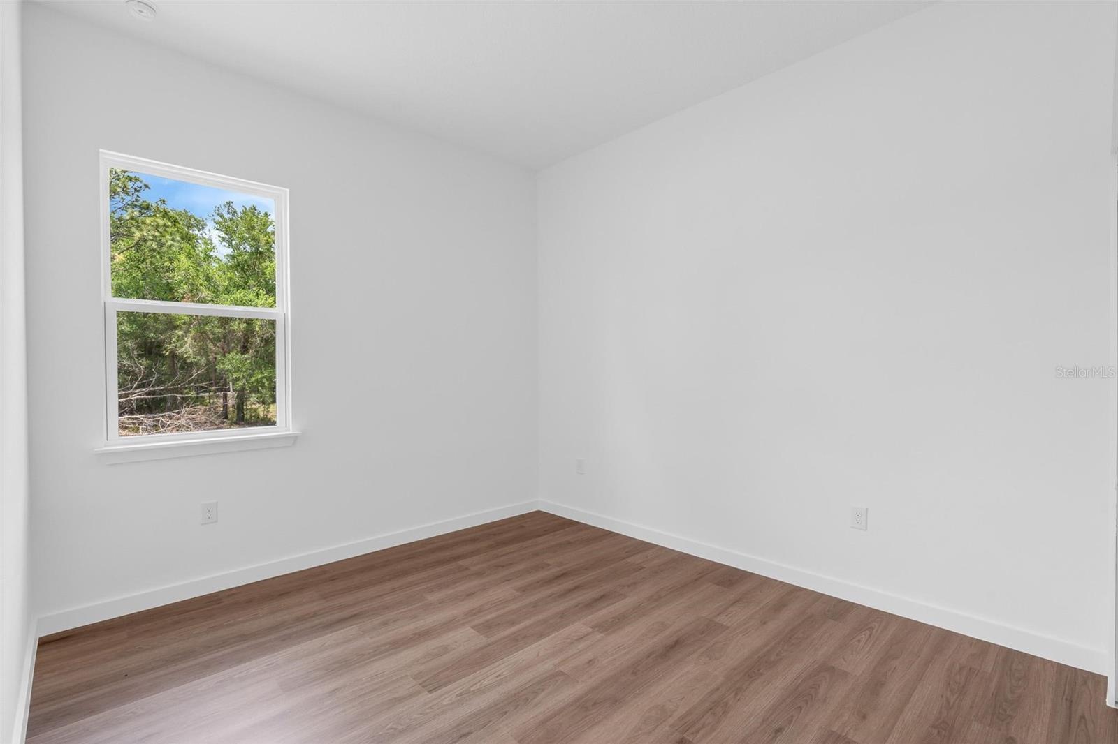 Listing photo id 29 for 9651 Pineview Way