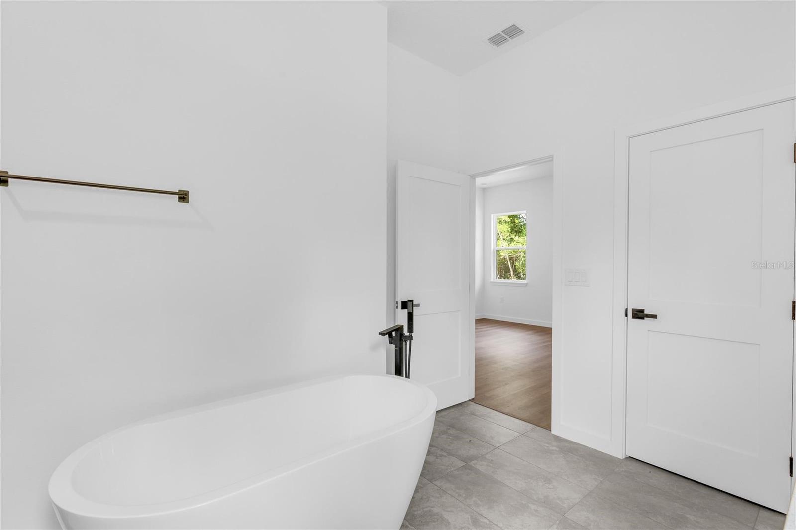 Listing photo id 38 for 9651 Pineview Way