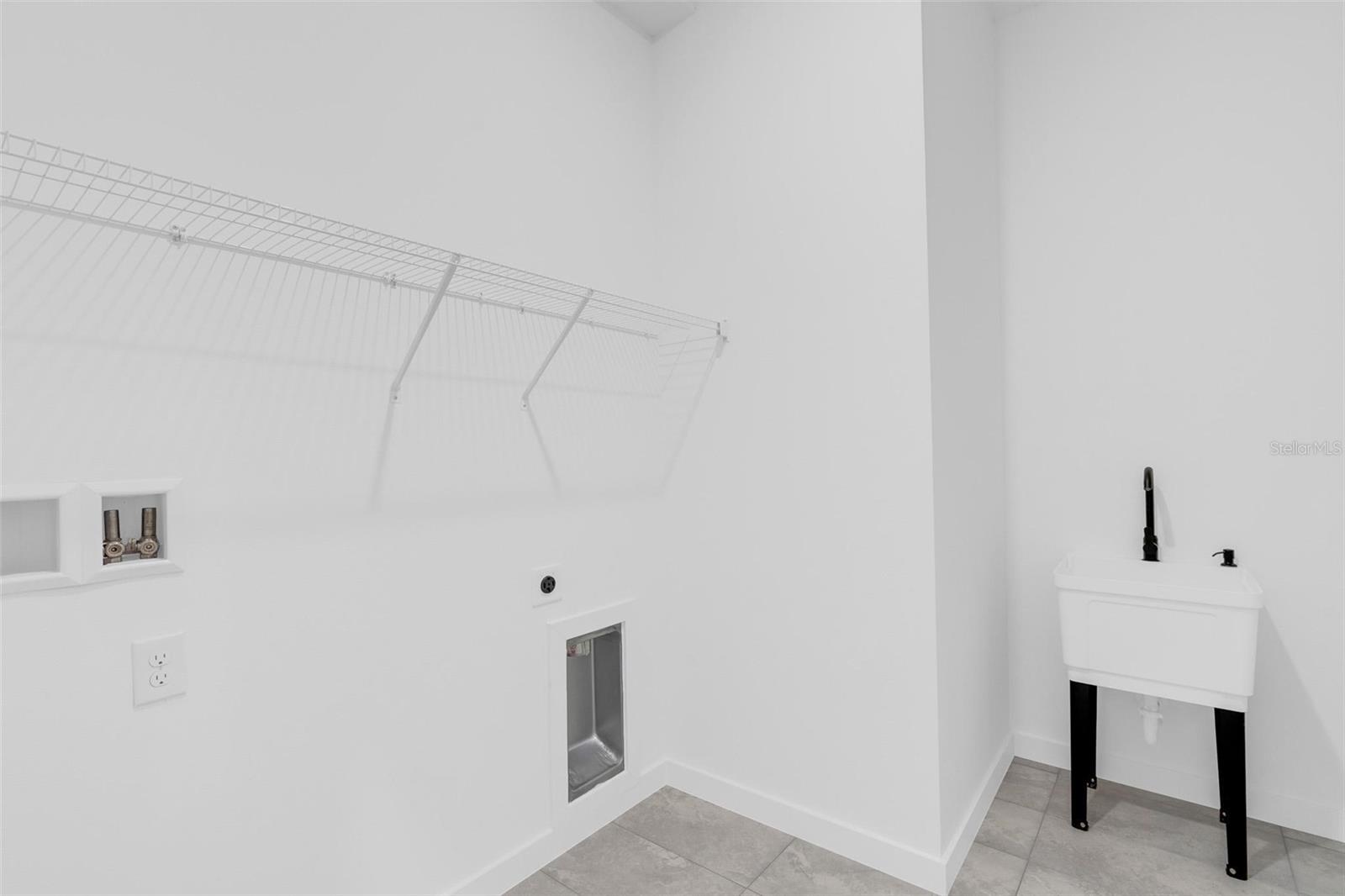Listing photo id 41 for 9651 Pineview Way