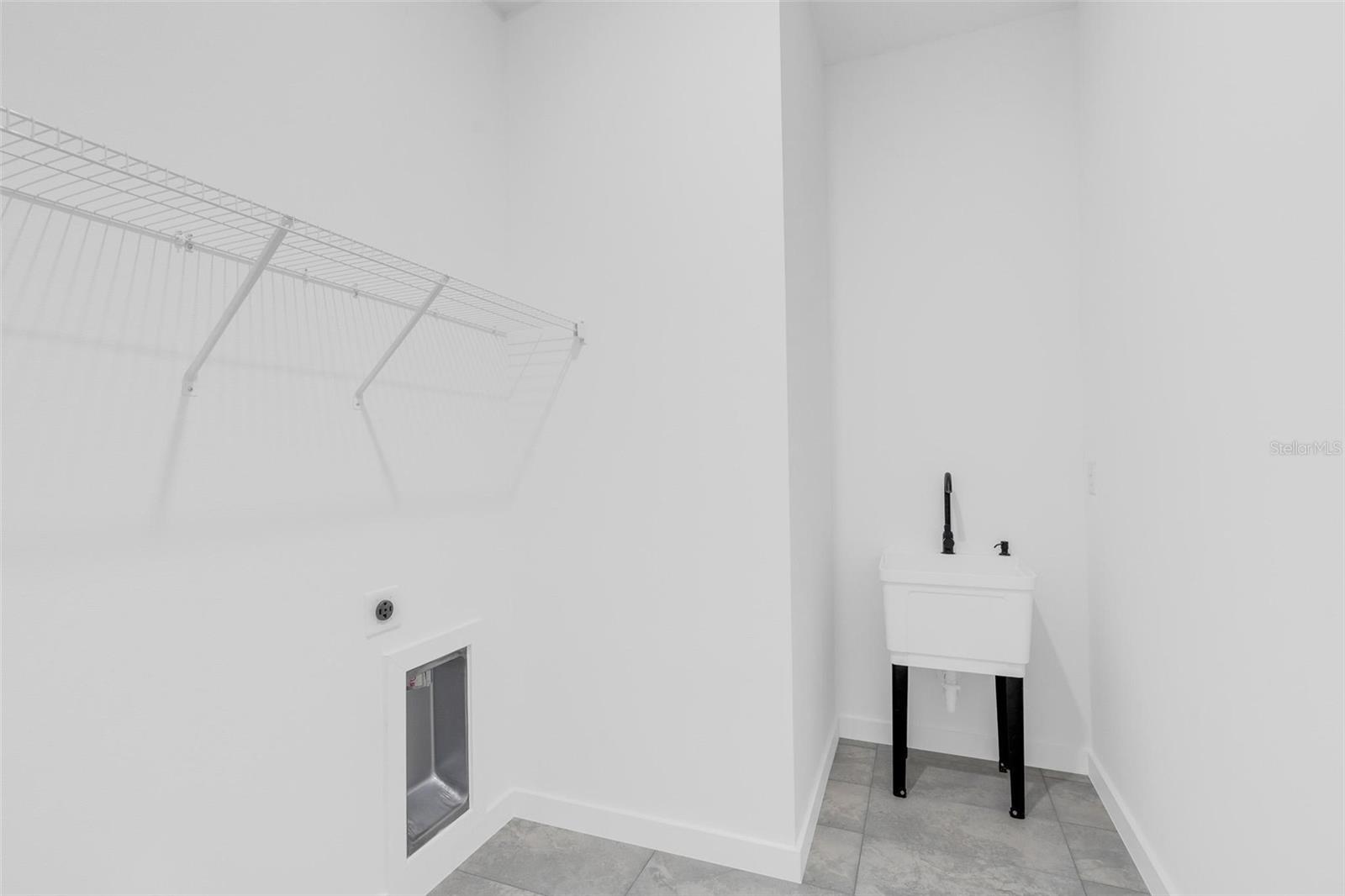 Listing photo id 42 for 9651 Pineview Way