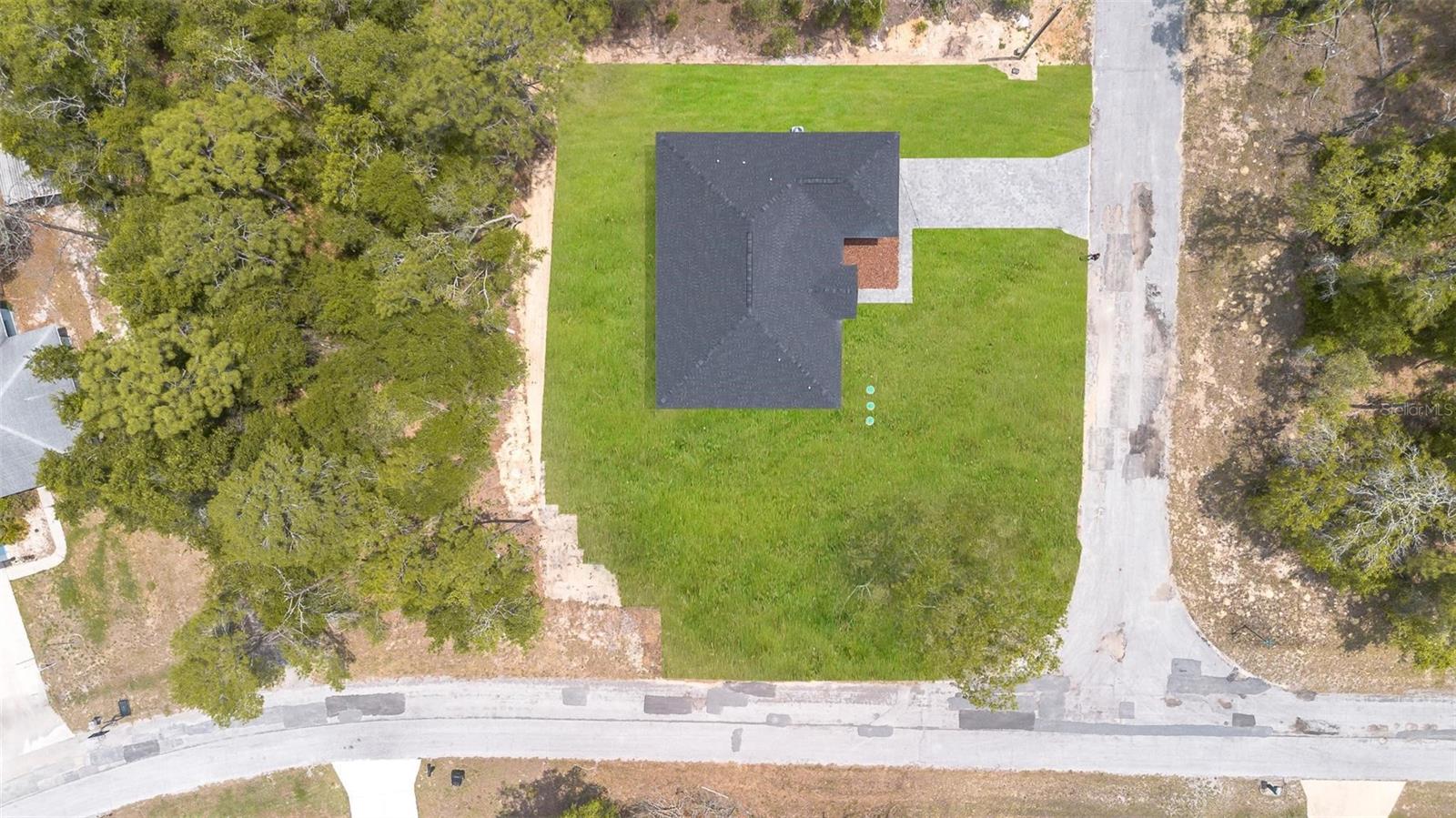 Listing photo id 3 for 9651 Pineview Way