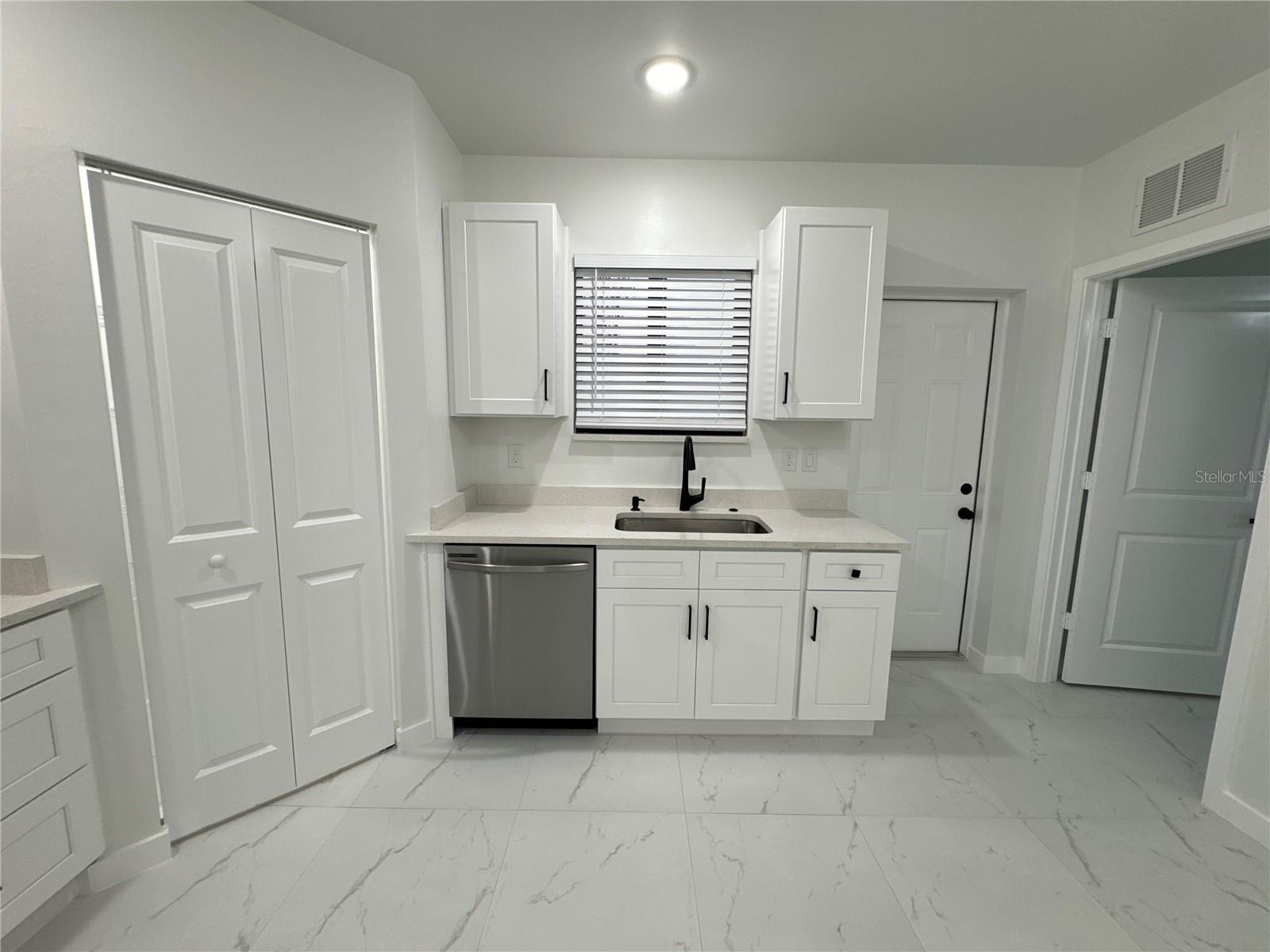 Image 12 of 20 For 1775 Glenway Court