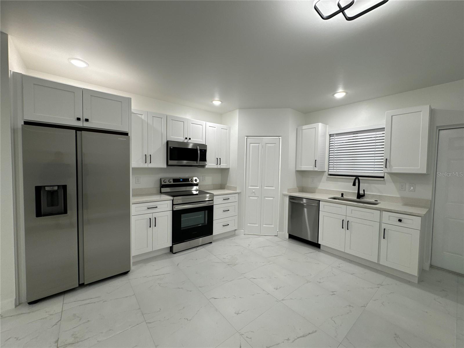 Image 13 of 20 For 1775 Glenway Court