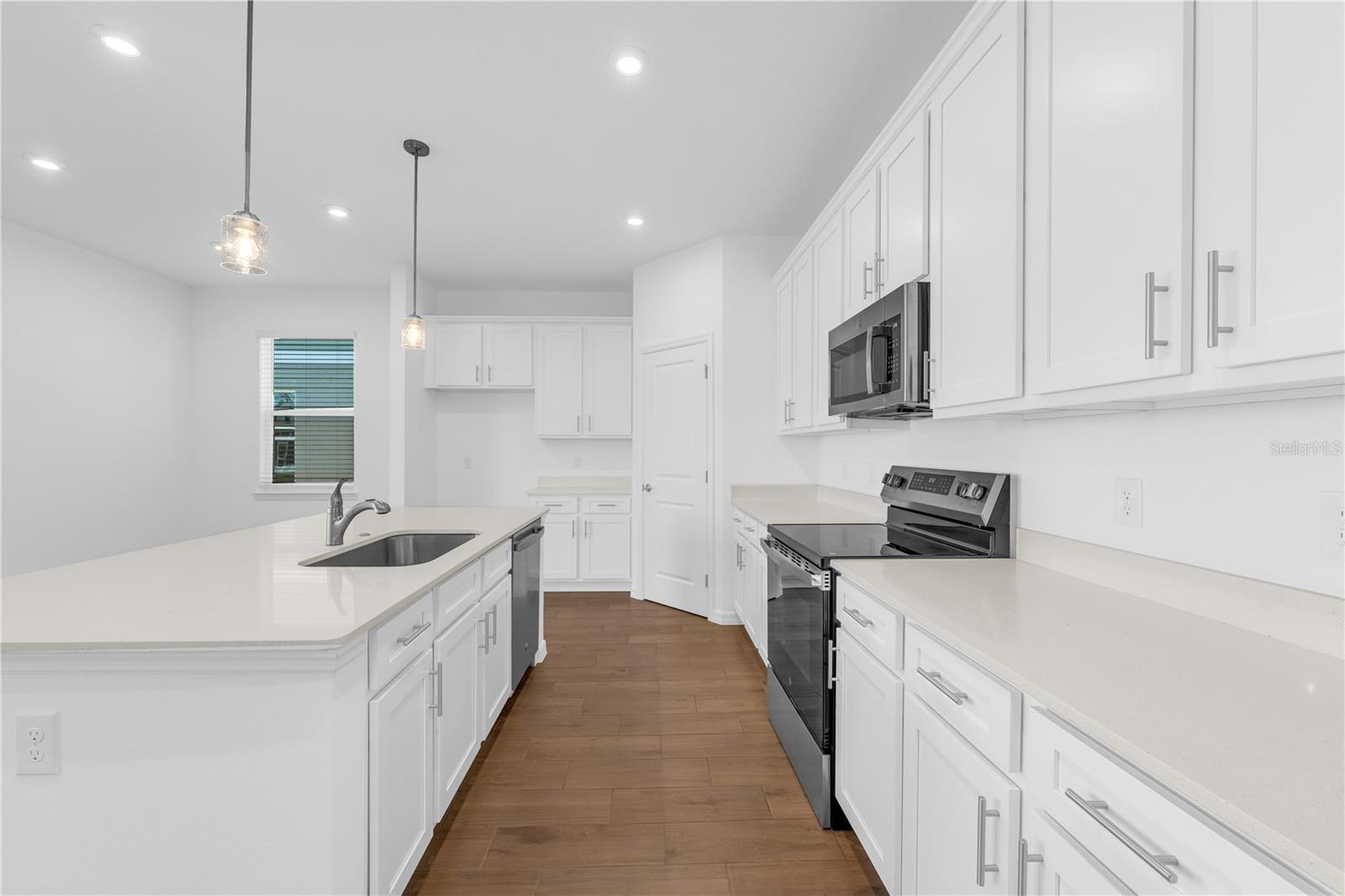 Image 11 of 39 For 5492 Meadow Walk Drive