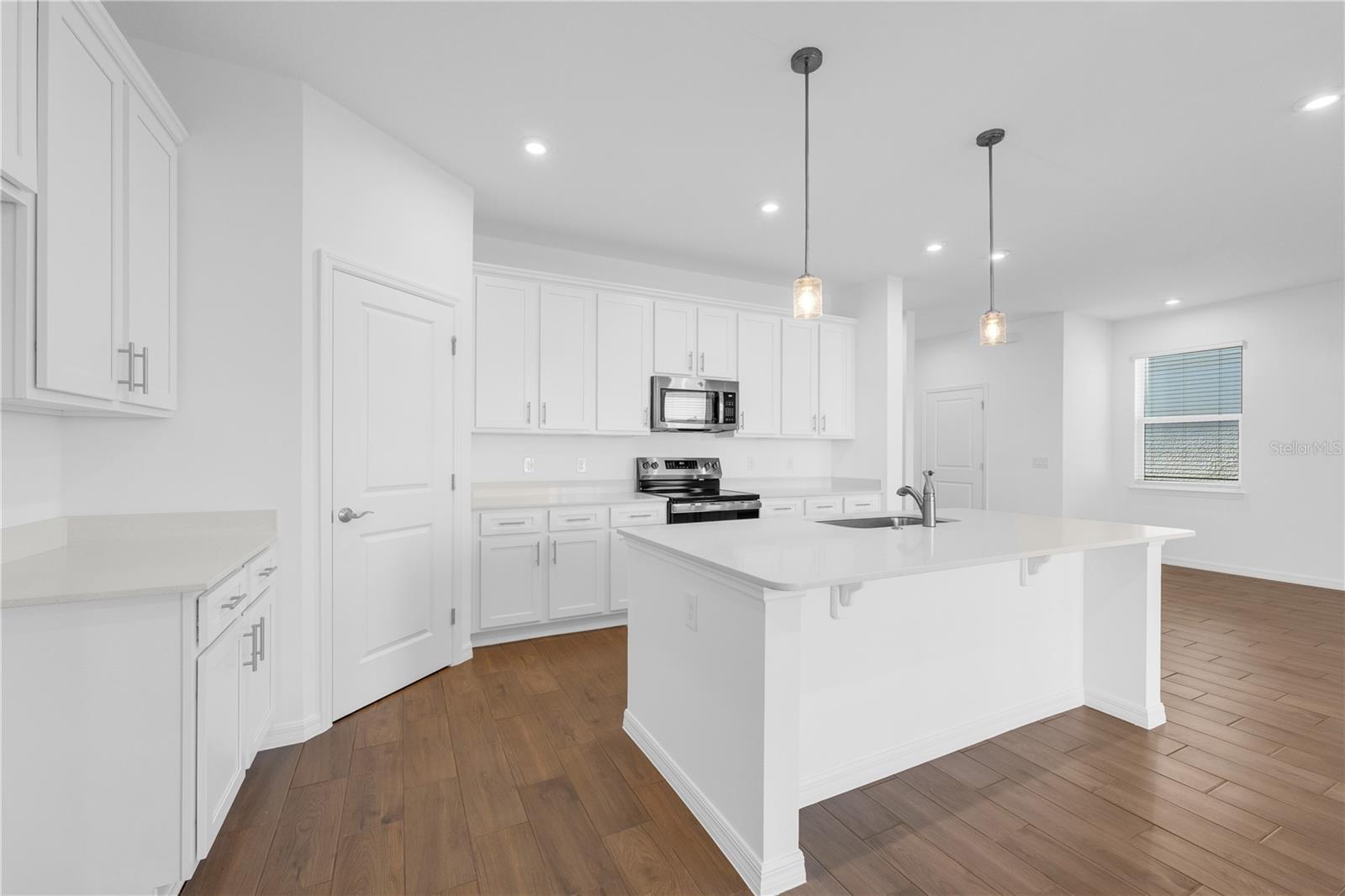 Image 13 of 39 For 5492 Meadow Walk Drive