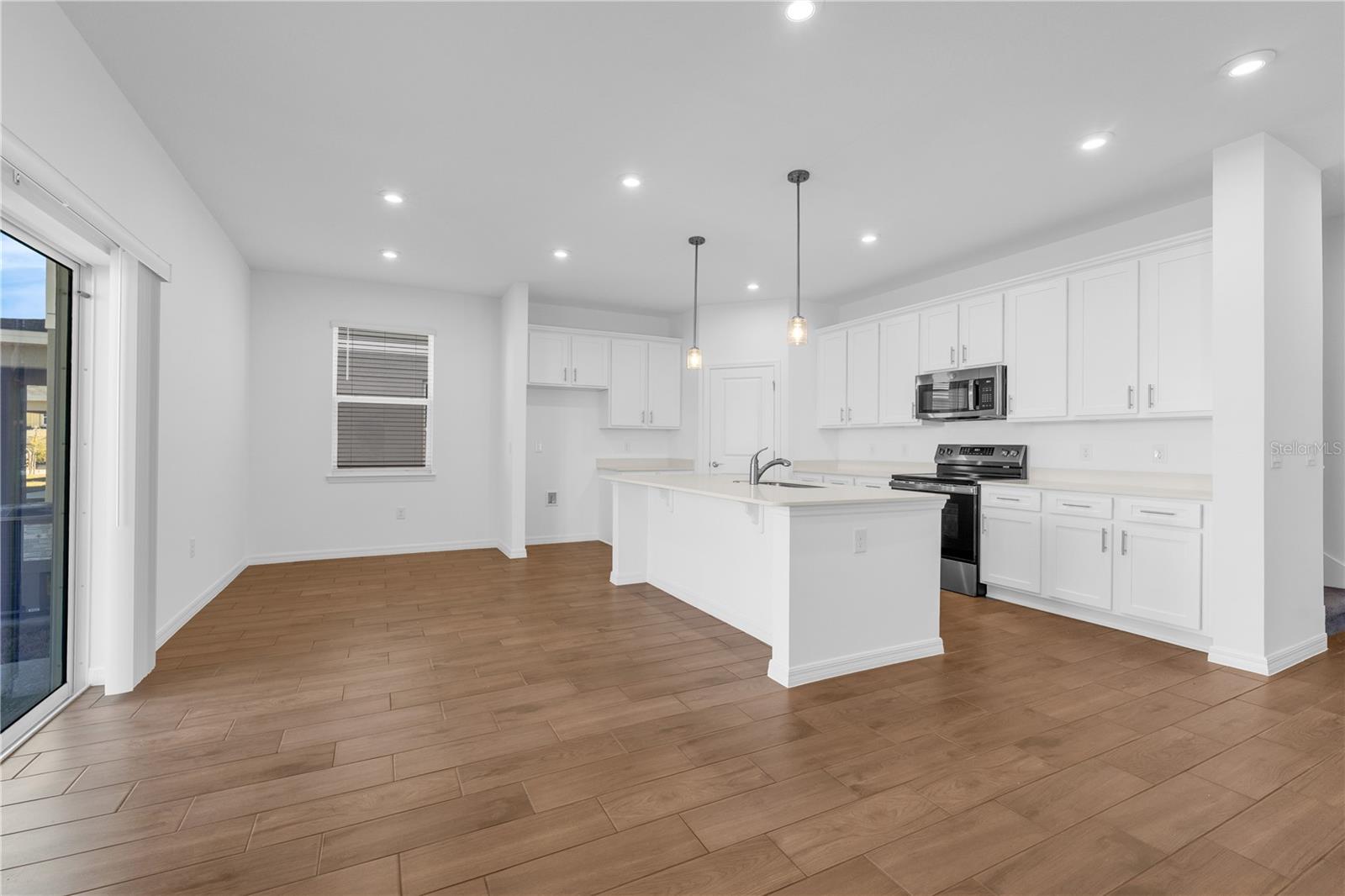 Image 9 of 39 For 5492 Meadow Walk Drive