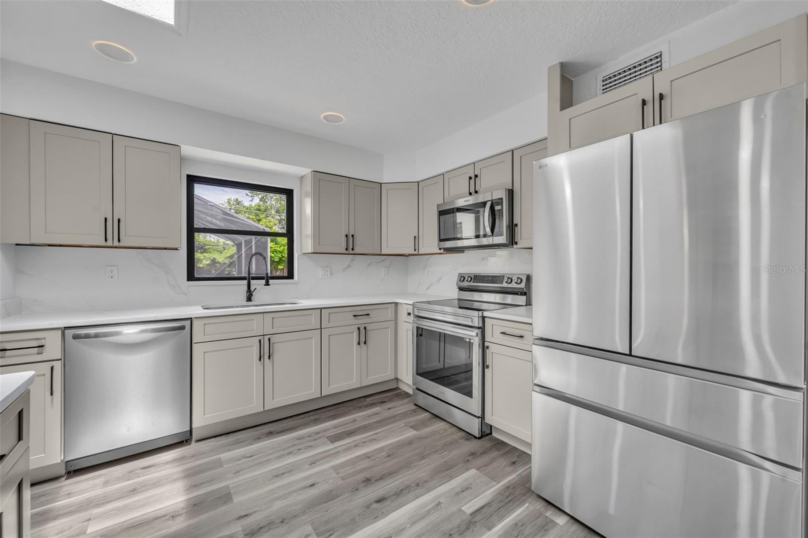 Image 12 of 43 For 731 Bongart Road