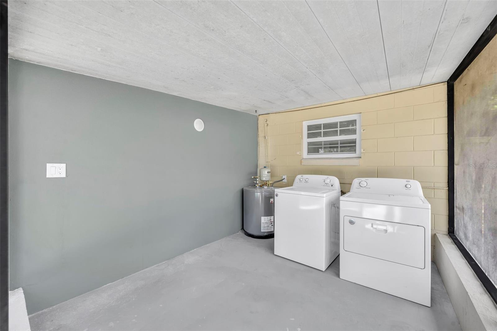 Image 36 of 43 For 731 Bongart Road