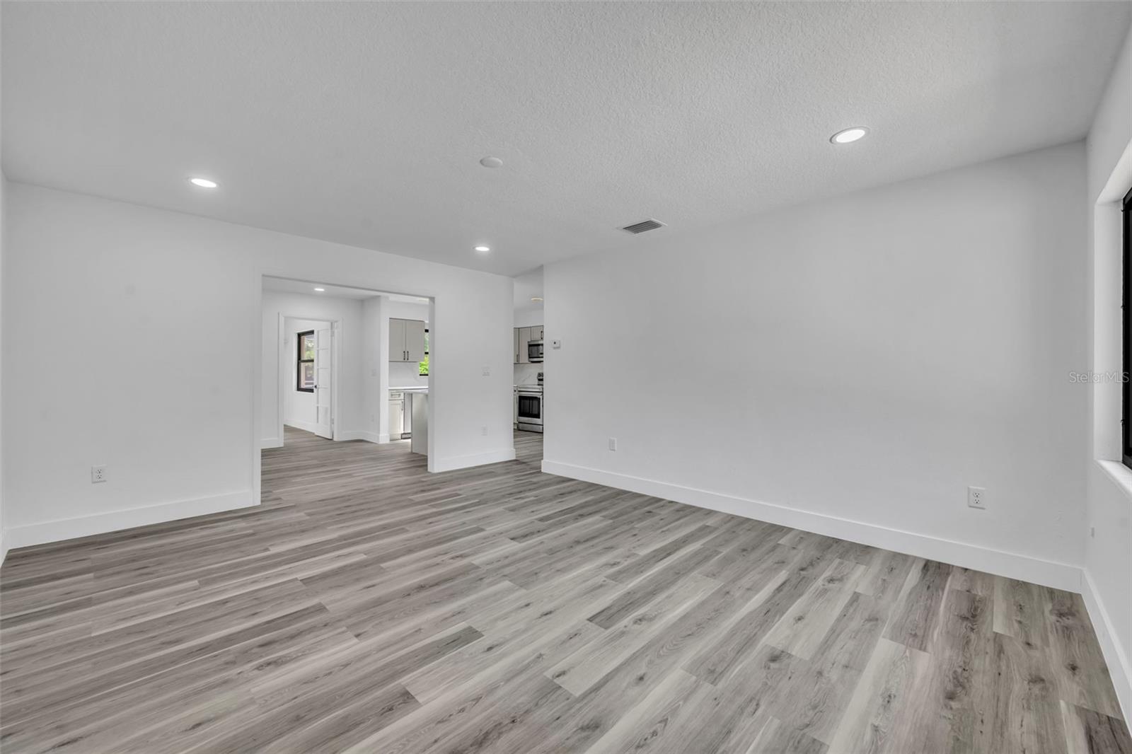 Image 5 of 43 For 731 Bongart Road