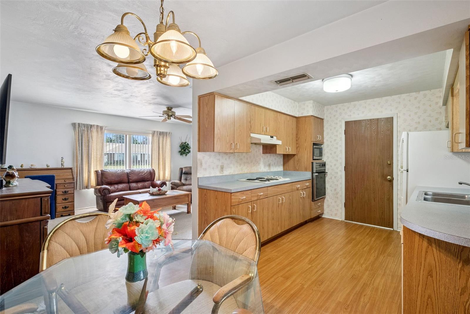 Image 11 of 37 For 822 Abbott Avenue