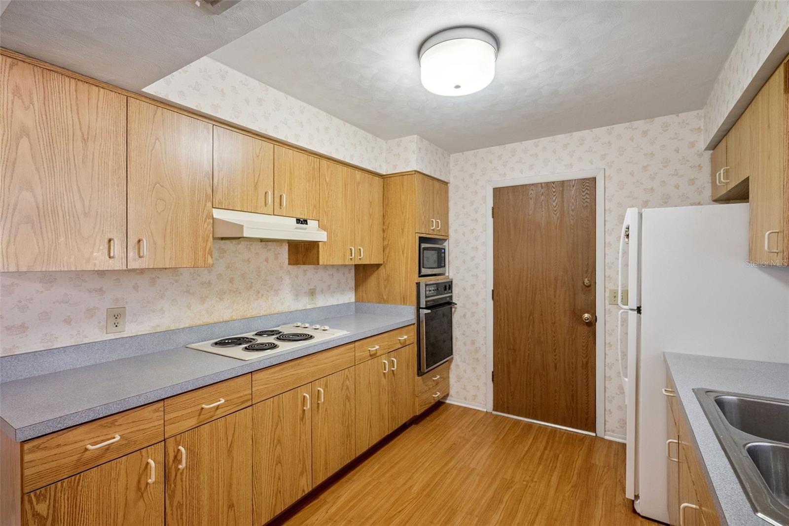 Image 14 of 37 For 822 Abbott Avenue