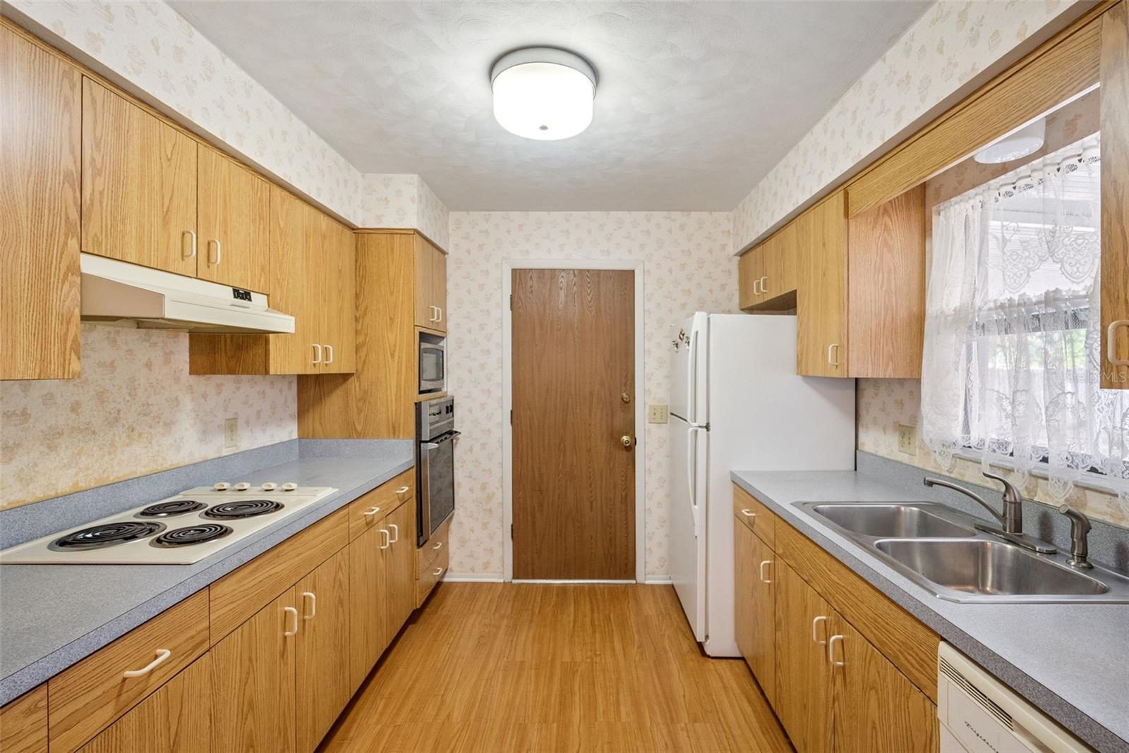 Image 15 of 37 For 822 Abbott Avenue