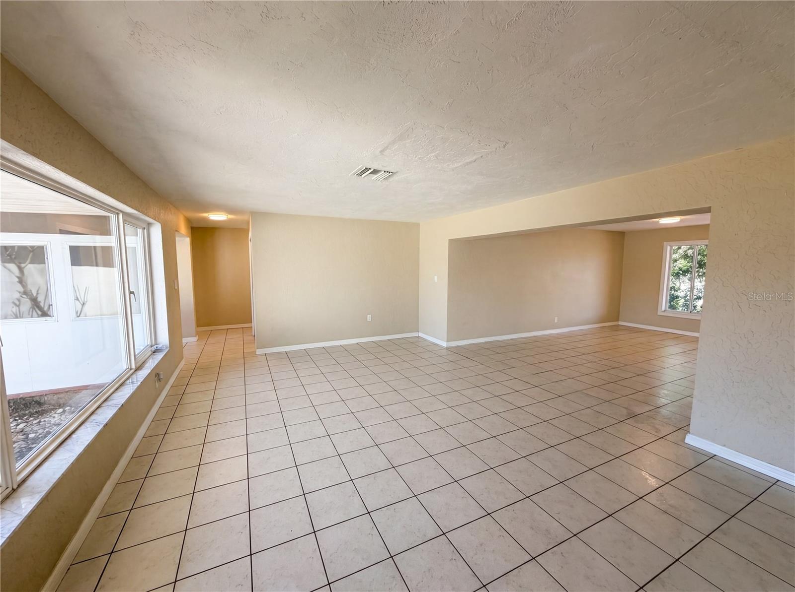 Image 10 of 35 For 406 Skylark Boulevard