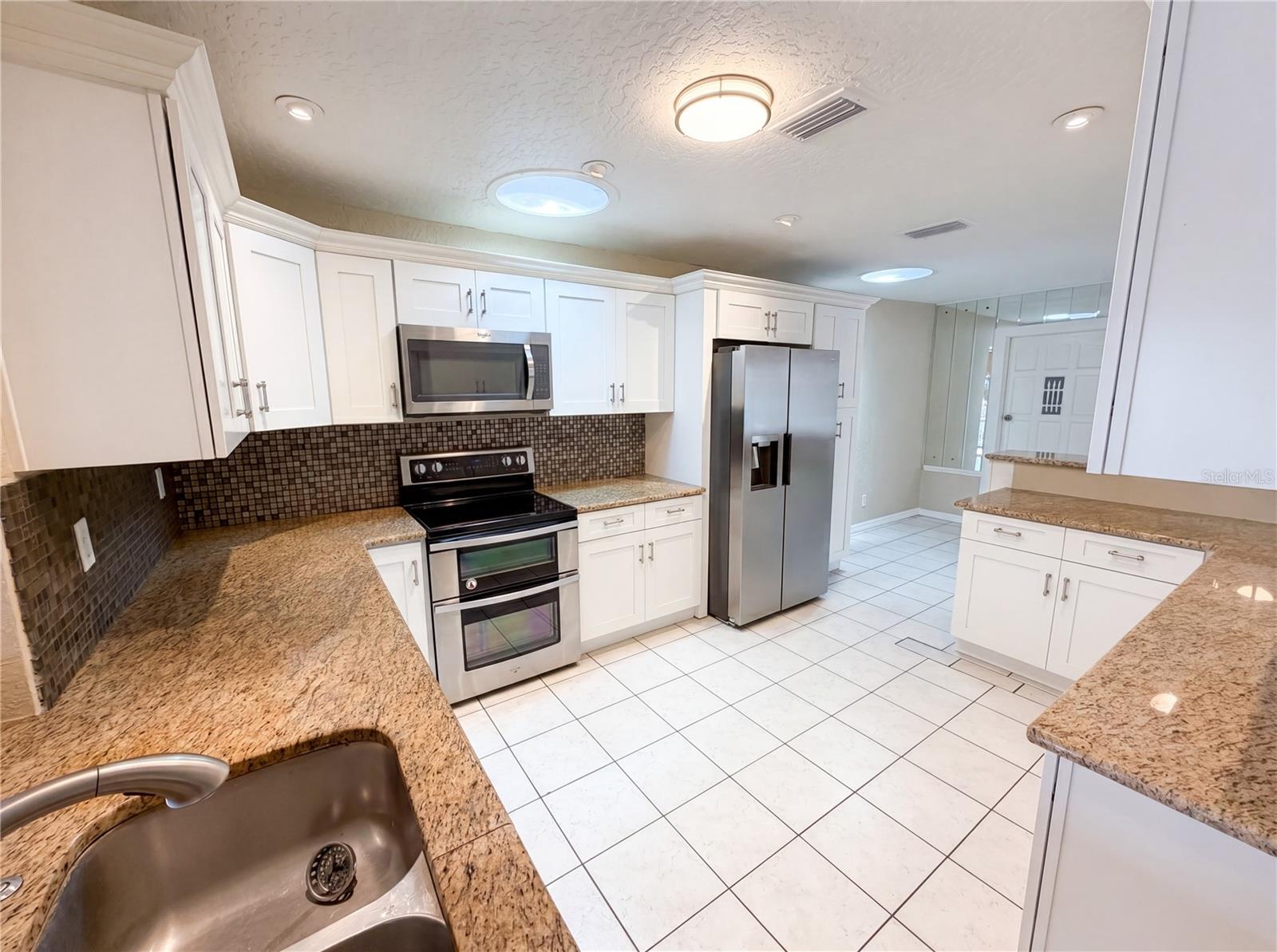 Image 16 of 35 For 406 Skylark Boulevard
