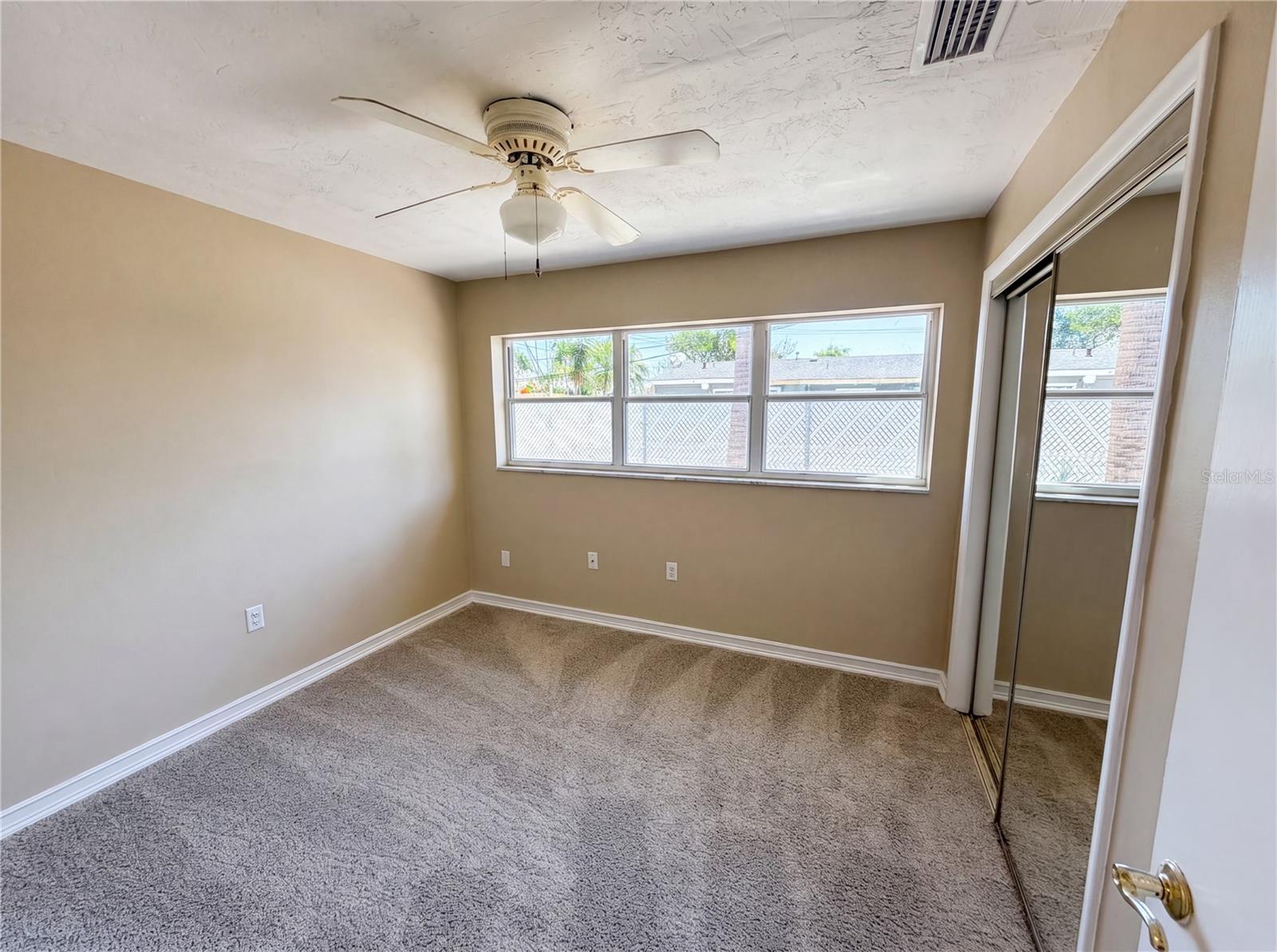 Image 21 of 35 For 406 Skylark Boulevard