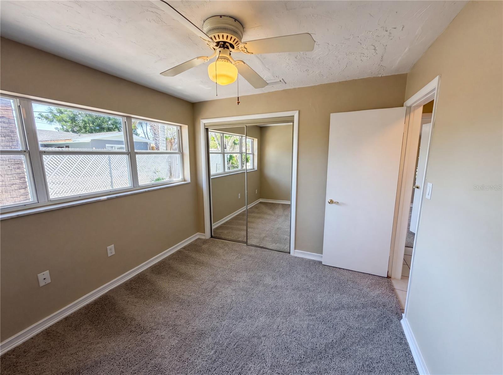 Image 22 of 35 For 406 Skylark Boulevard