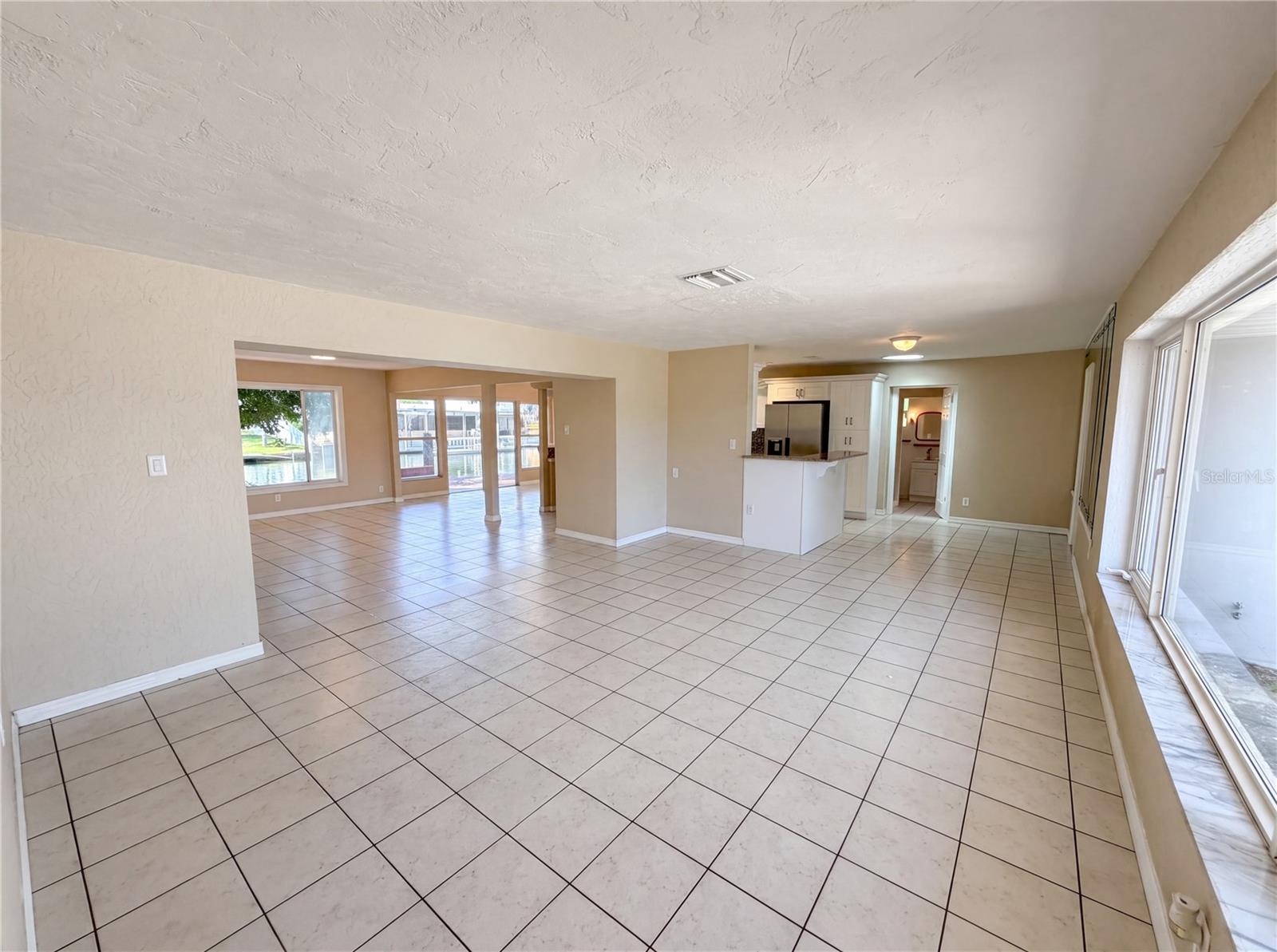 Image 3 of 35 For 406 Skylark Boulevard
