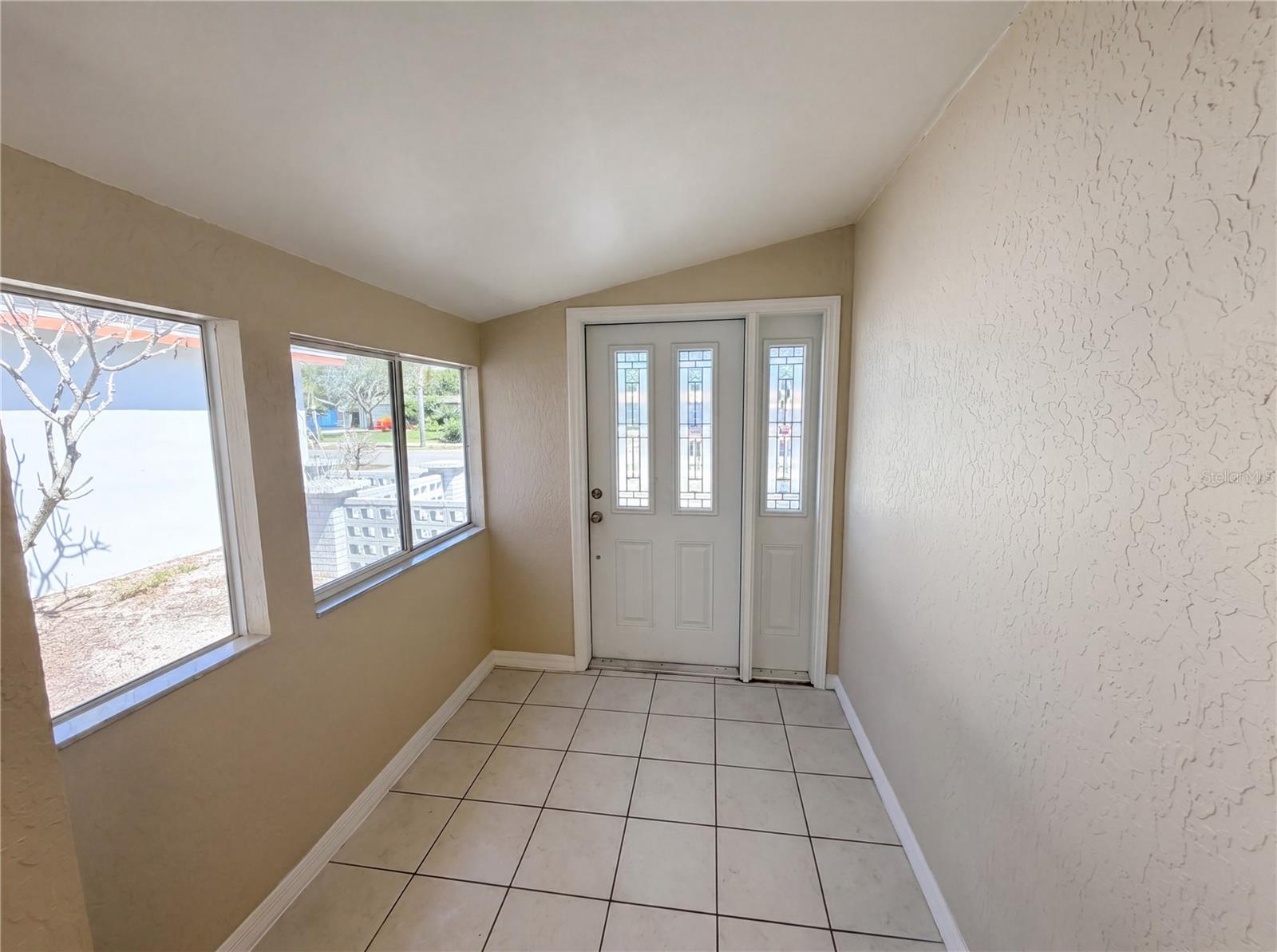 Image 9 of 35 For 406 Skylark Boulevard