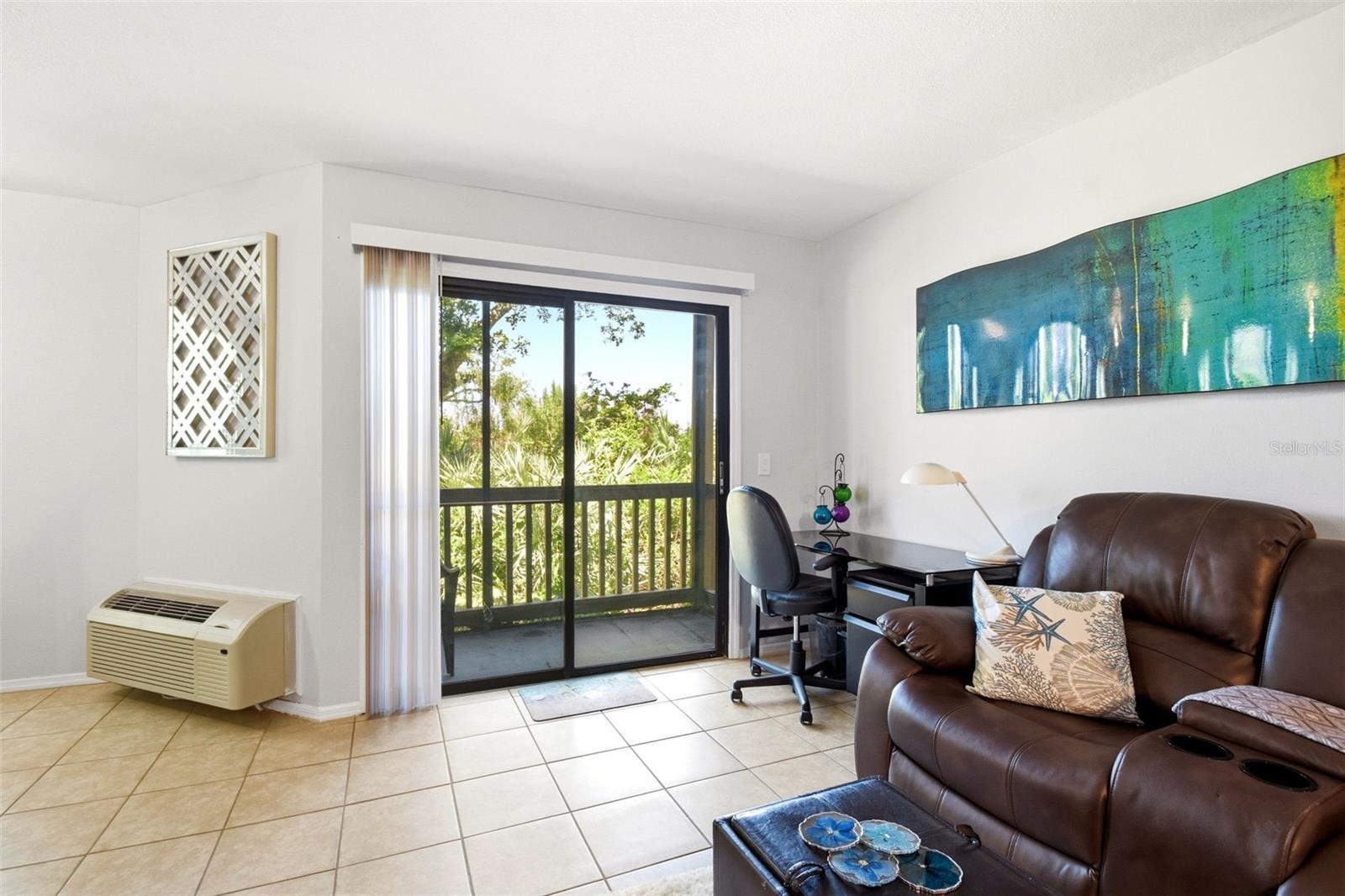 Image 10 of 30 For 1401 Palmetto Avenue 103