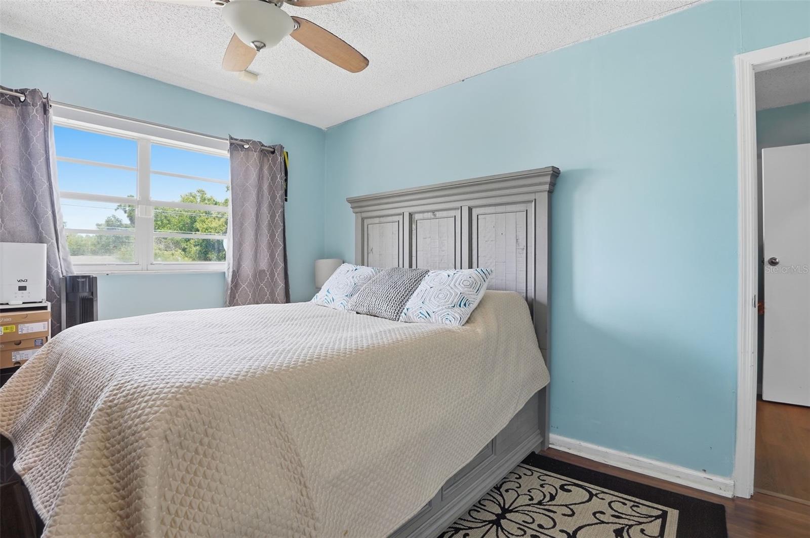 Image 18 of 33 For 868 Town Circle 123