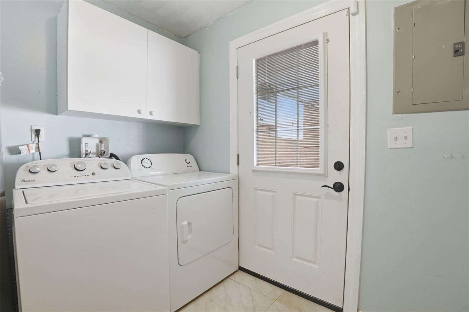 Image 21 of 33 For 868 Town Circle 123