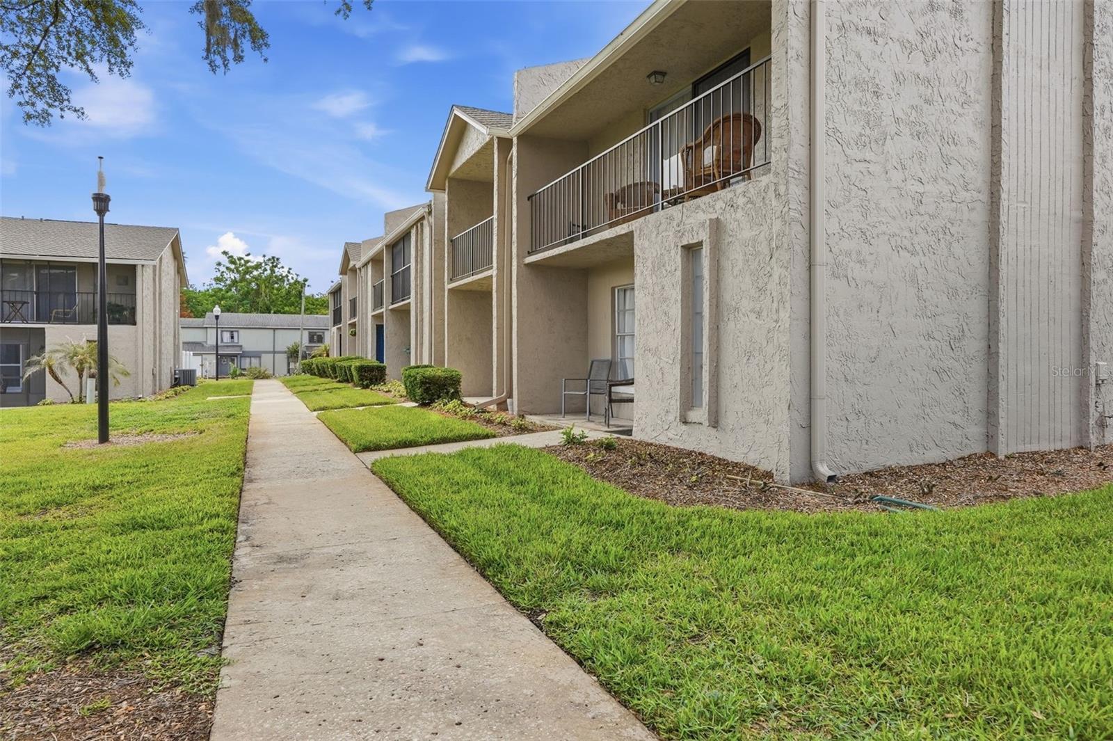 Image 24 of 33 For 868 Town Circle 123