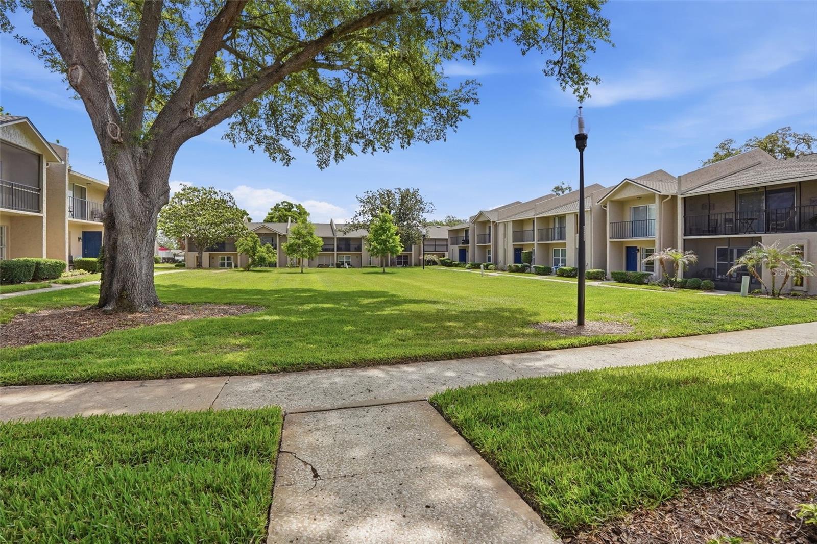 Image 26 of 33 For 868 Town Circle 123