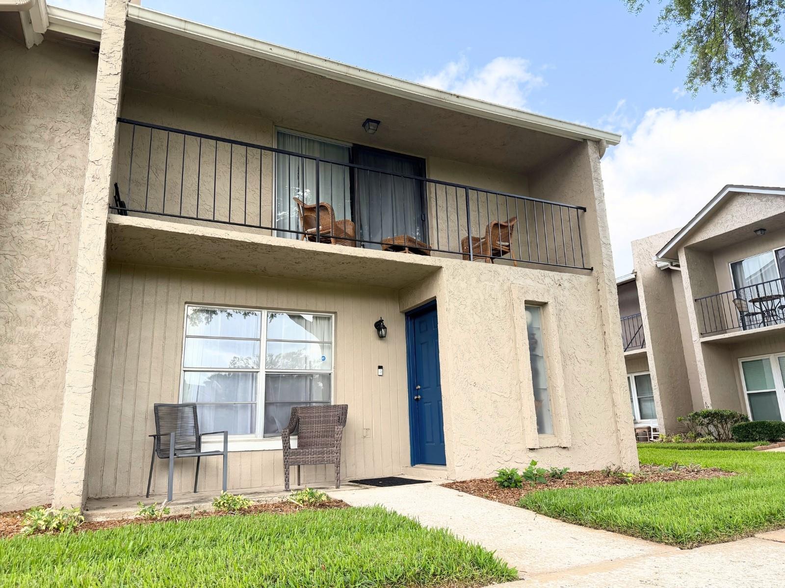 Image 3 of 33 For 868 Town Circle 123