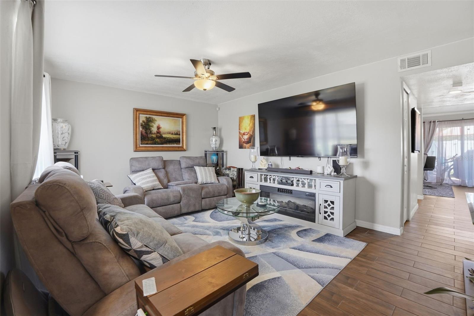 Image 6 of 33 For 868 Town Circle 123