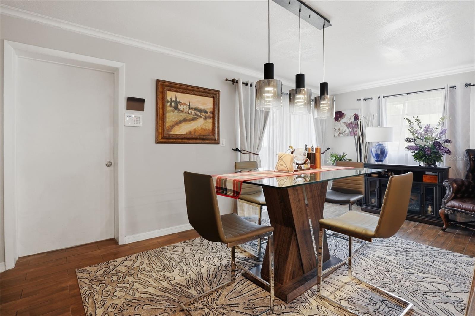 Image 7 of 33 For 868 Town Circle 123