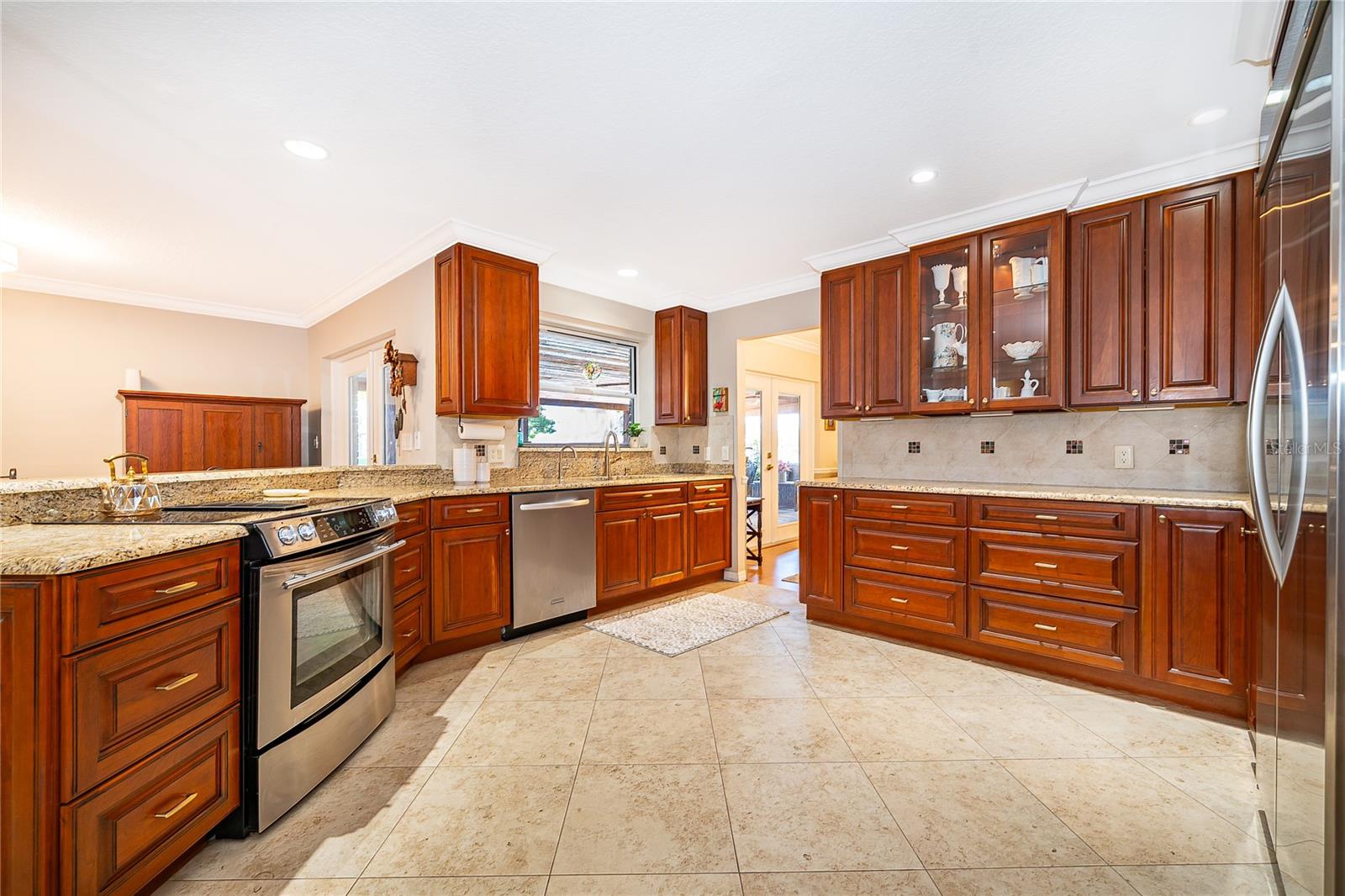 Image 14 of 54 For 2810 Overlake Avenue