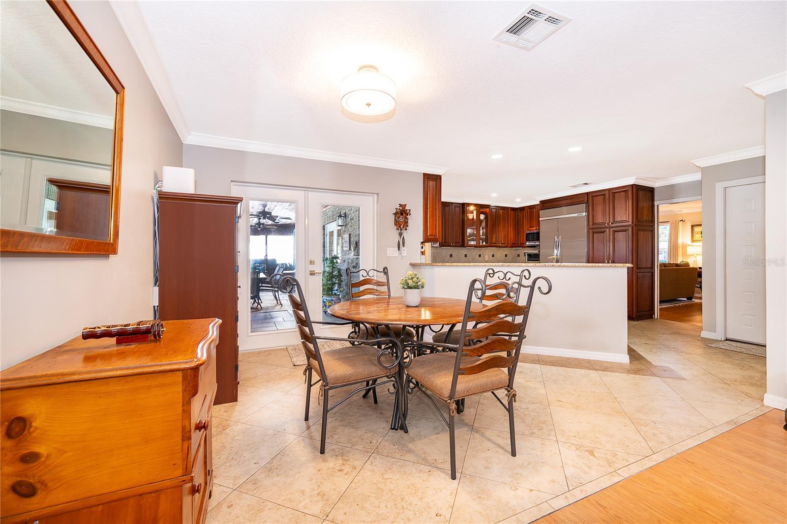 Image 16 of 54 For 2810 Overlake Avenue