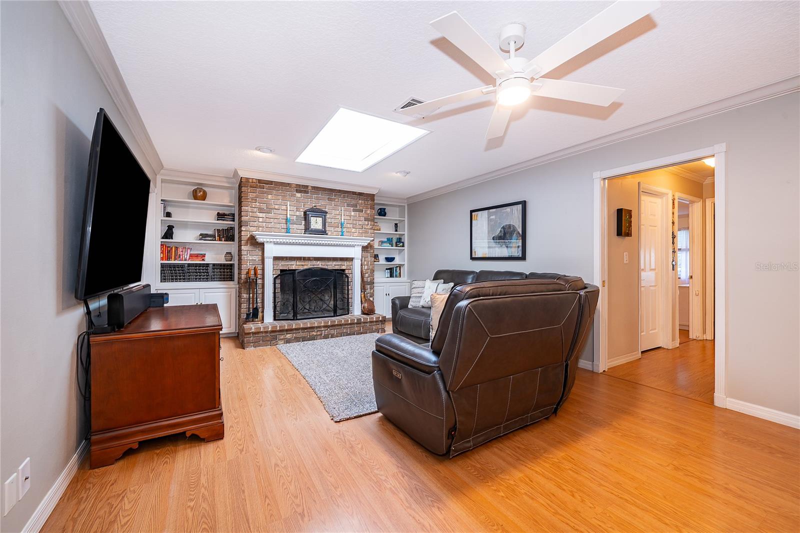Image 18 of 54 For 2810 Overlake Avenue