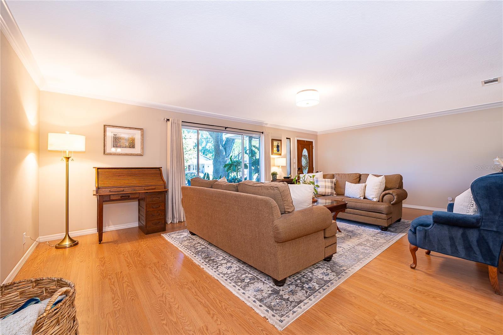 Image 7 of 54 For 2810 Overlake Avenue