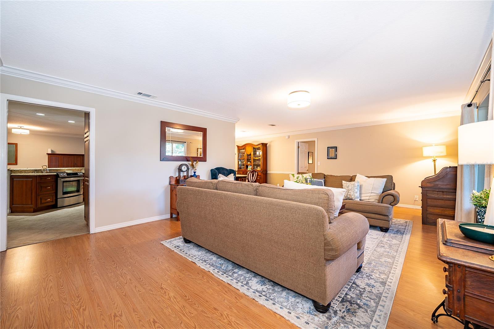 Image 8 of 54 For 2810 Overlake Avenue