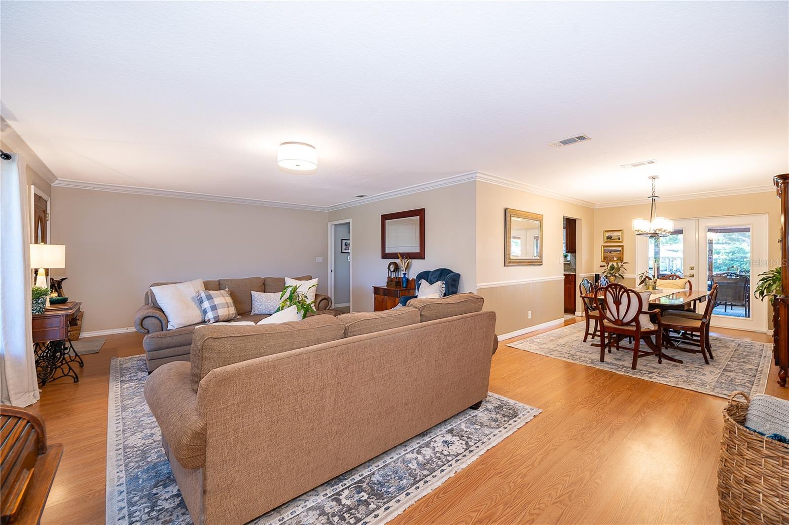 Image 9 of 54 For 2810 Overlake Avenue
