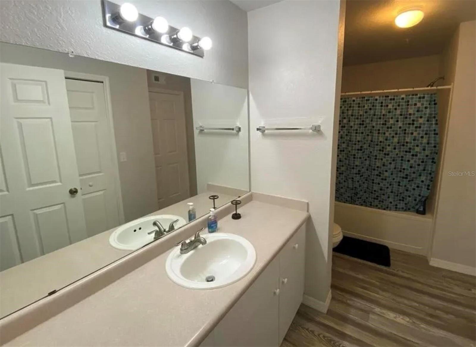 Image 6 of 7 For 5118 City Street 536