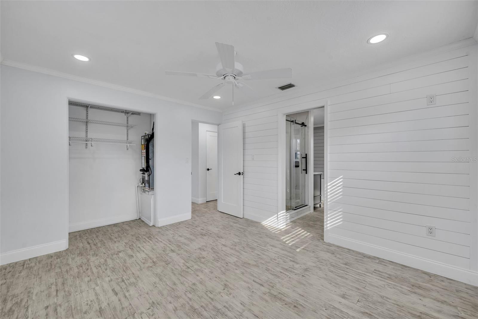 Image 16 of 27 For 702 Eleanore Avenue