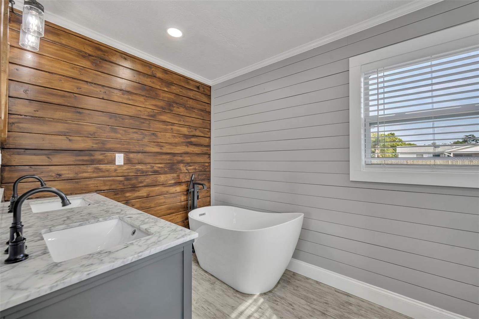Image 17 of 27 For 702 Eleanore Avenue