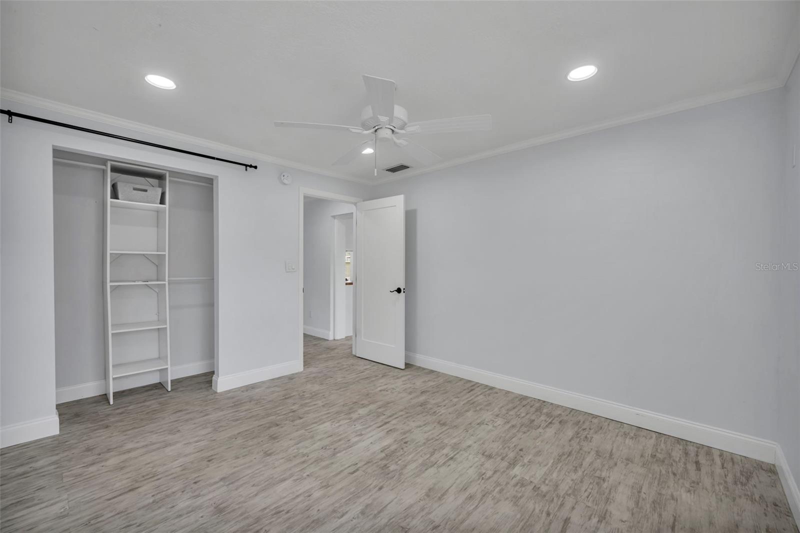 Image 21 of 27 For 702 Eleanore Avenue