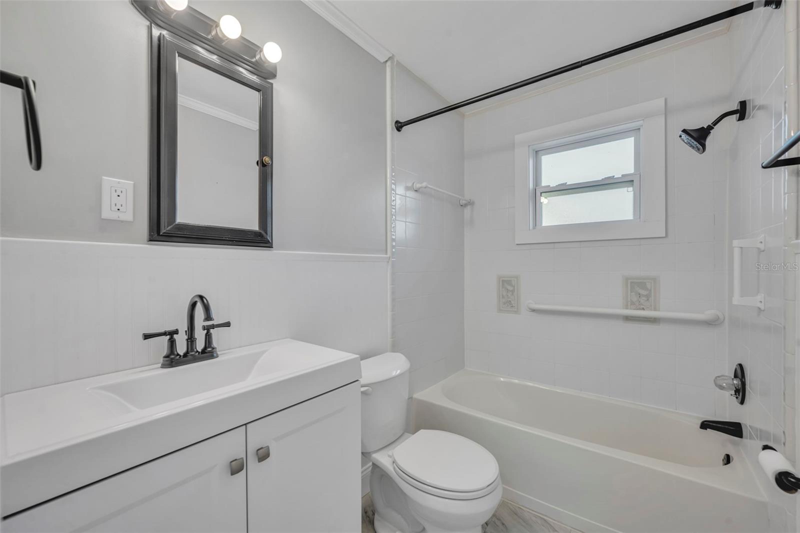 Image 22 of 27 For 702 Eleanore Avenue