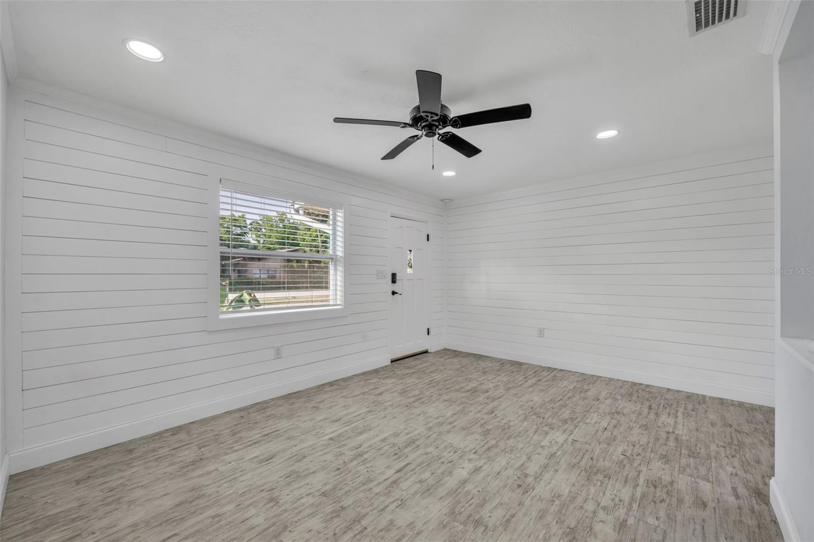 Image 4 of 27 For 702 Eleanore Avenue