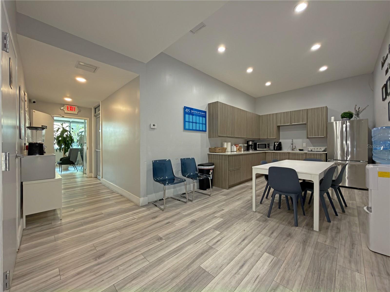 Image 23 of 31 For 10501 Orange Avenue 107