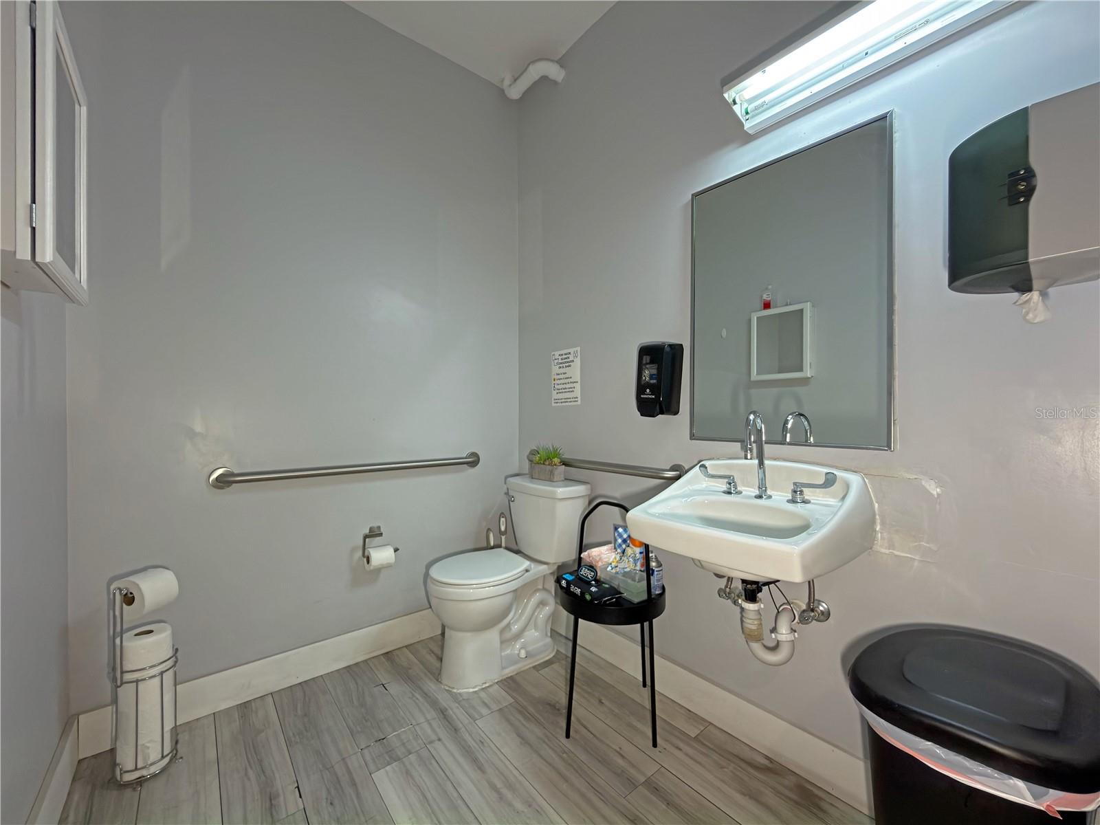 Image 24 of 31 For 10501 Orange Avenue 107