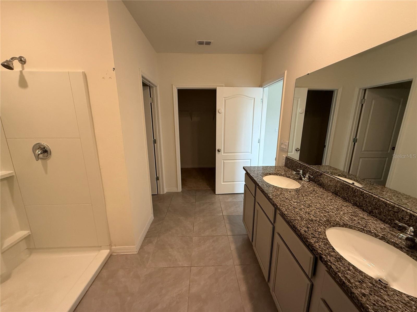 Image 20 of 39 For 2029 Maple Ridge Drive