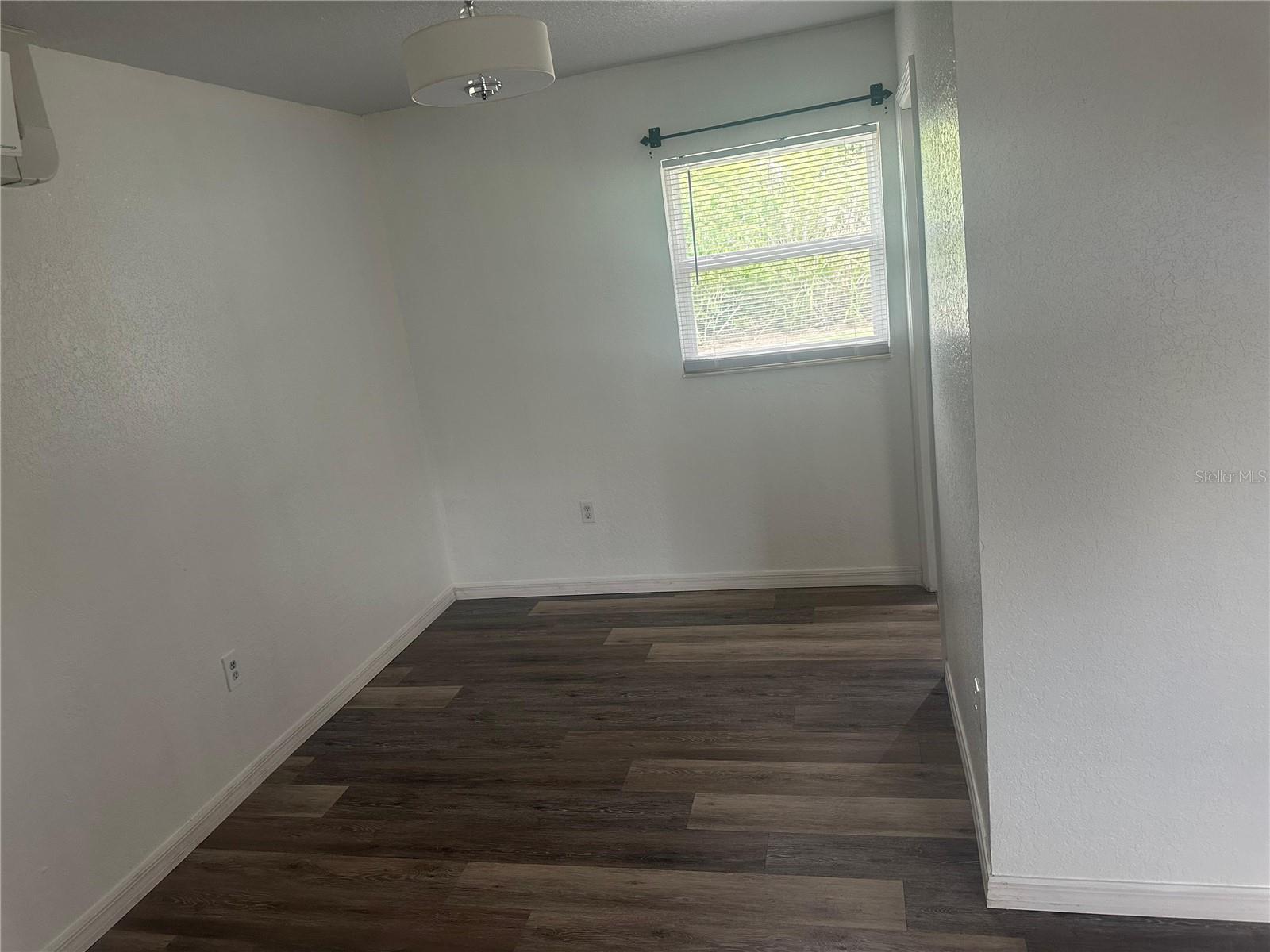 Image 9 of 12 For 847 Parkwood Avenue